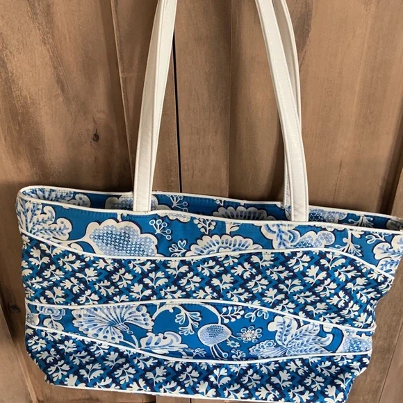 Vera Bradley Tote - Picture 7 of 8